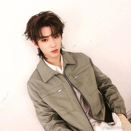 娱乐吃瓜酱黄明昊,娱乐吃瓜界的“瓜王”  第1张